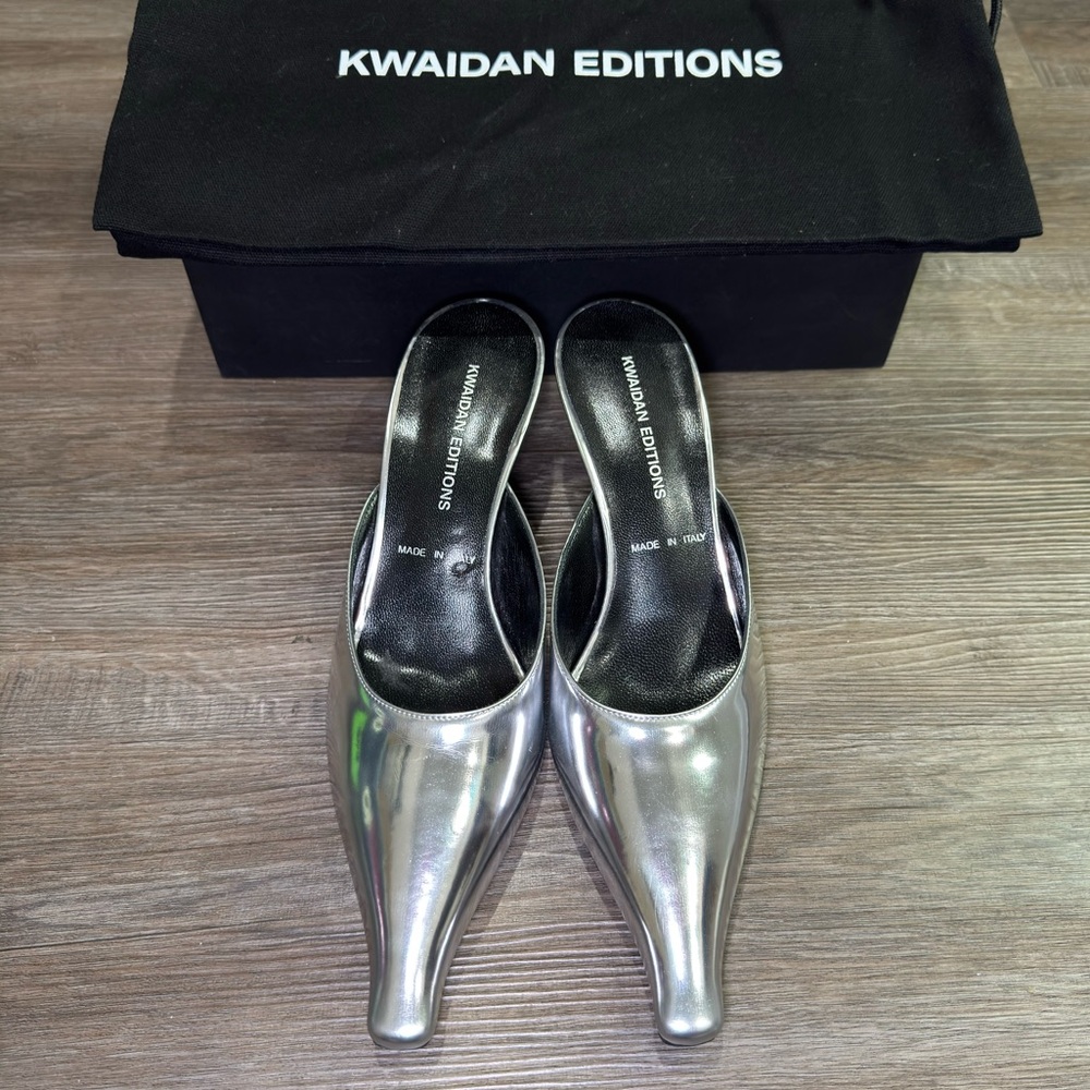 KWAIDAN Editions Pointy Toe Kitten Silver Leather Heel Mules